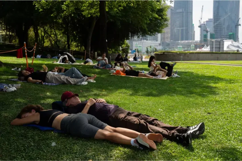 Unusually Early, Deadly Heatwave Scorches Western Europe